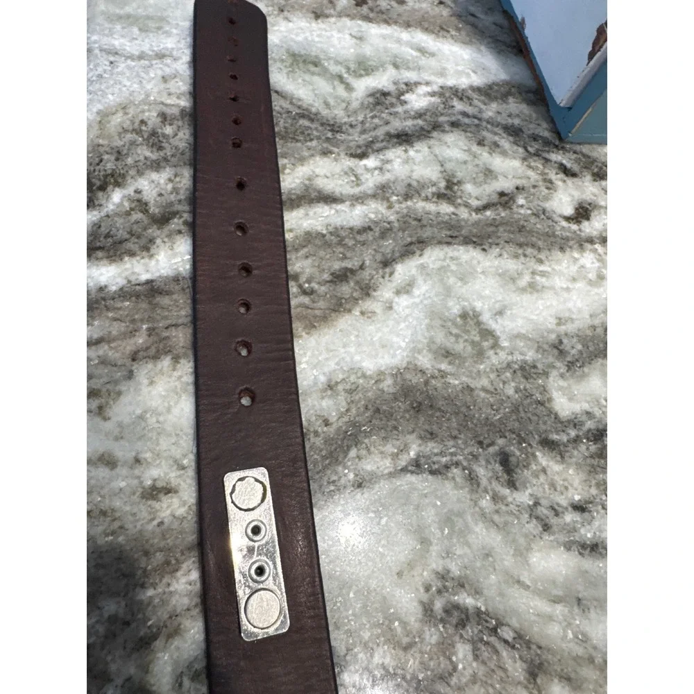 Mens dark brown leather belt with a silver-tone metal buckle size‎ 40